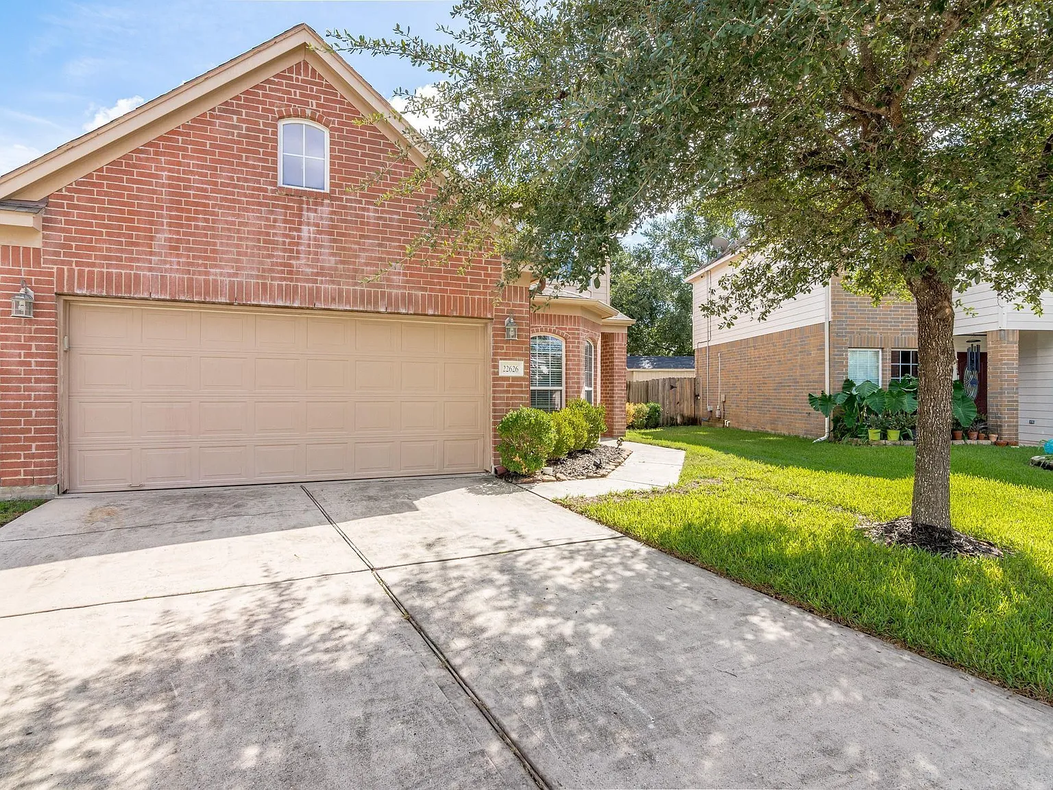 4 bed, 3.0 bath, 2501 sqft, $2,150 — Photo 2