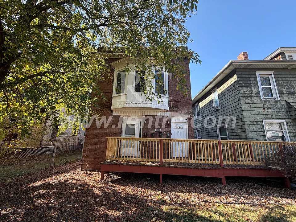1112A Gilbert St