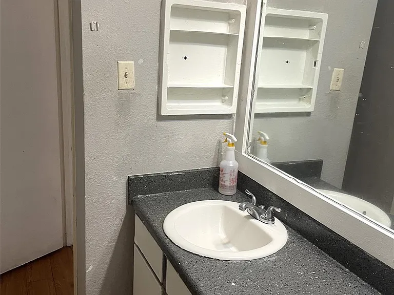 1902 W Loop #B-1 — Photo 14