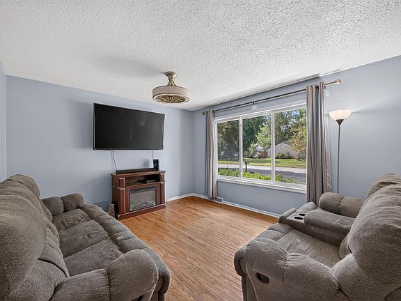 3rd image of 3308 Waldo Ave