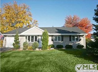 5 Buttonwood Pl, Hazlet, NJ 07730