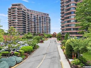 100 Carlyle Dr APT 16CS, Cliffside Park, NJ 07010