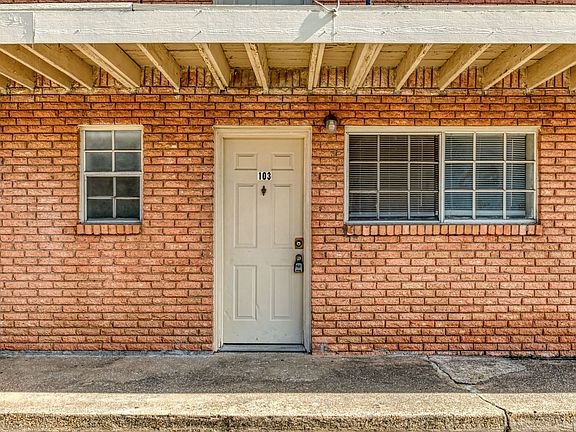 4th image of 4521 Columbia Ave #206