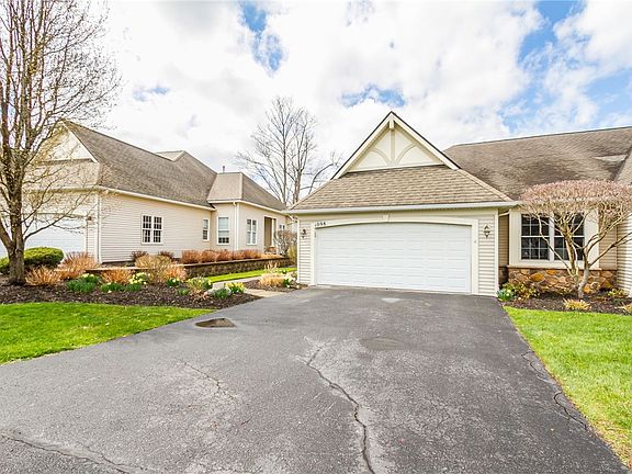 3rd image of 1098 Yorkshire Way