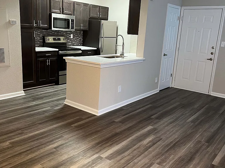Waterford Square Apartments — Photo 12