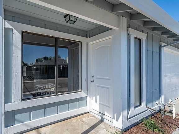 2nd image of 500A Hyacinth Ct