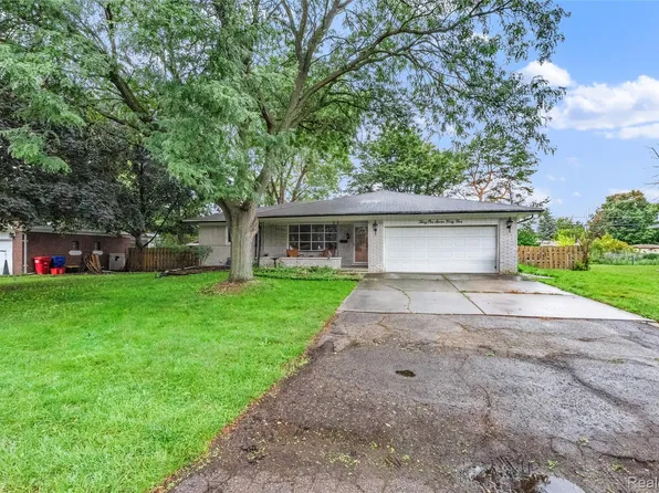 31745 Schoolcraft Ave, Fraser, MI 48026