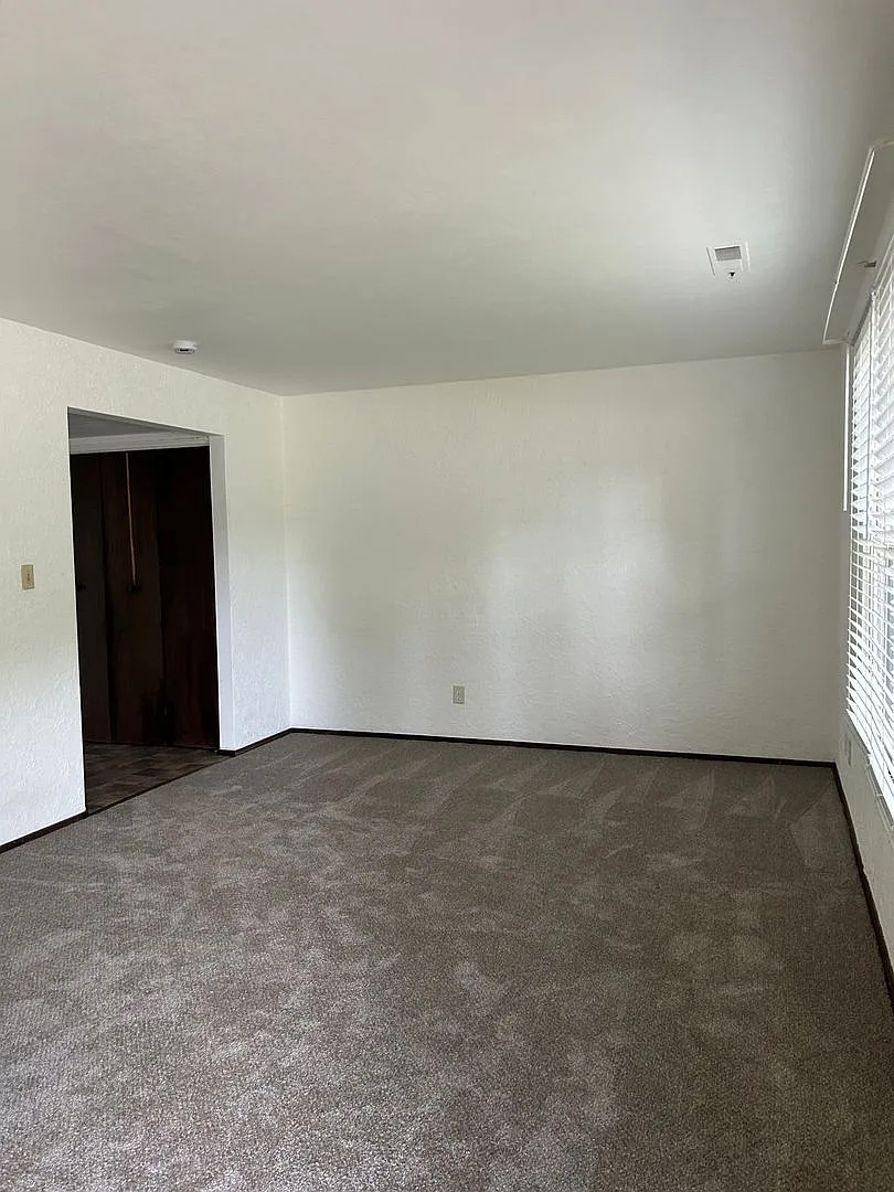 935 Fair Oaks — Photo 2