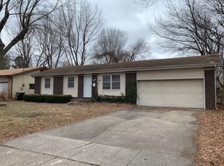 1235 S Meadowview Ave, Springfield, MO 65804