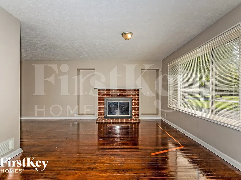 2825 Kessler Blvd — Photo 3