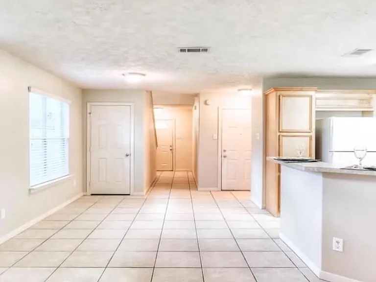 614 Foster St — Photo 5