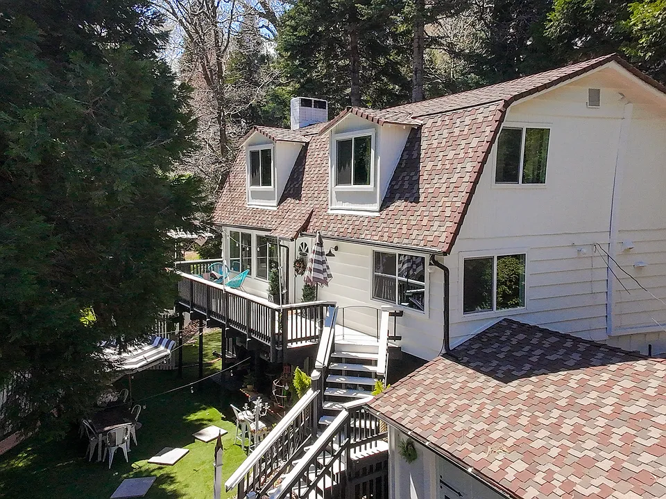 220 Oak Dr