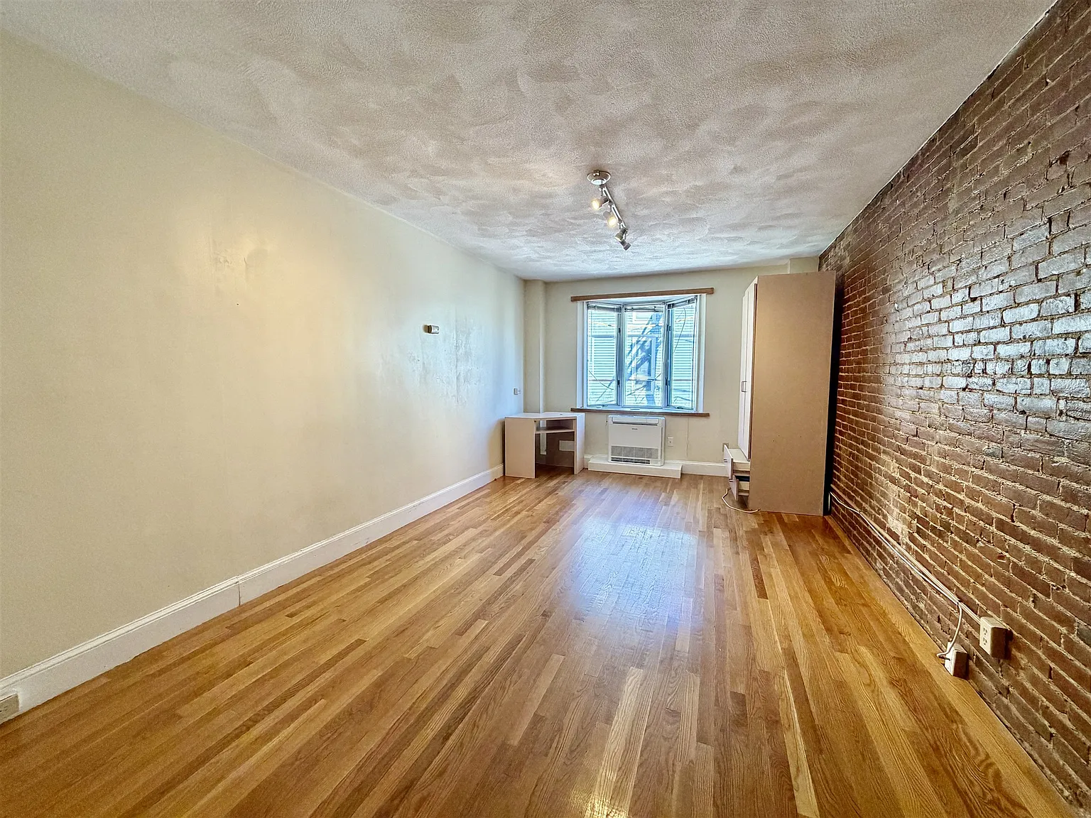 12 Mount Auburn St — Photo 2