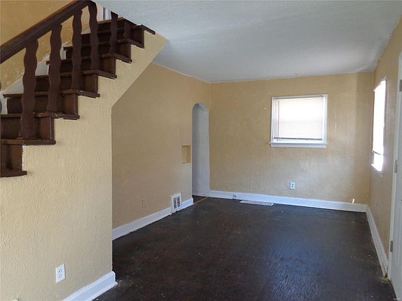 2nd image of 2341 Hood Ave