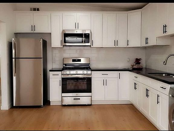 2nd image of 700 W 20th St