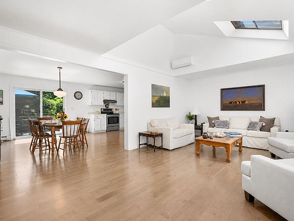 4th image of 215 Cove View Road