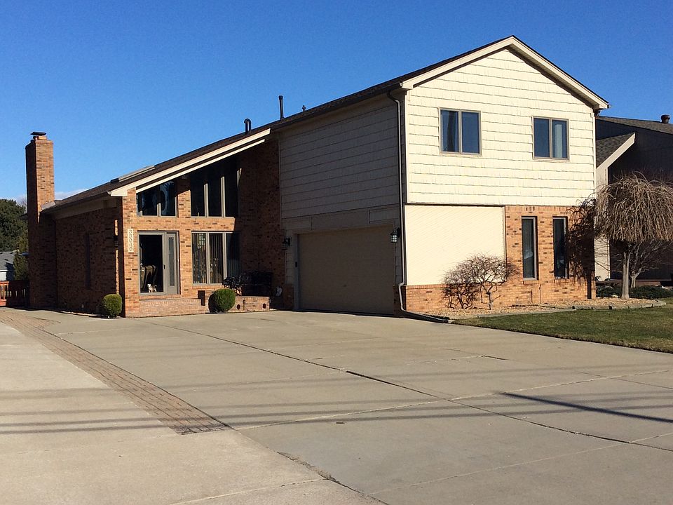 1st image of 38040 Huron Pointe Dr