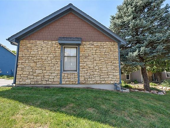 4th image of 4808 NE Pebble Beach St