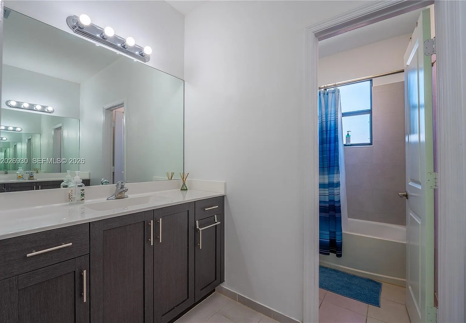 4 bed, 2720 sqft, $3,900 — Photo 2