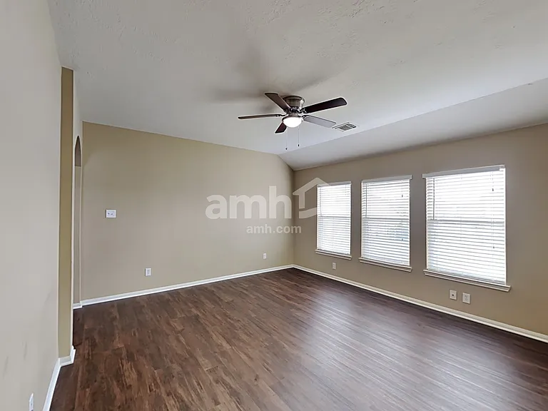 1927 Makenna Ln — Photo 10