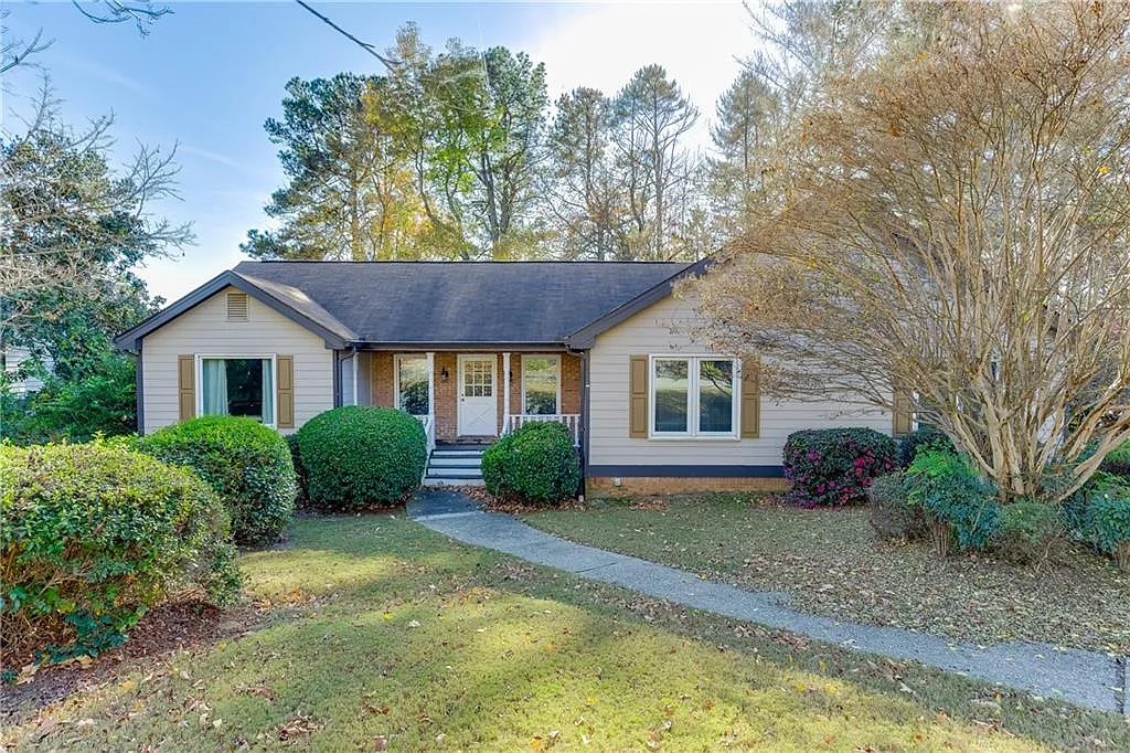 1303 Summit Chase Dr photo 1