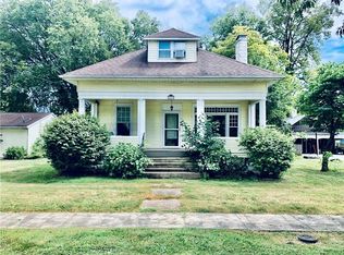 809 Spruce St, Marshall, IL 62441