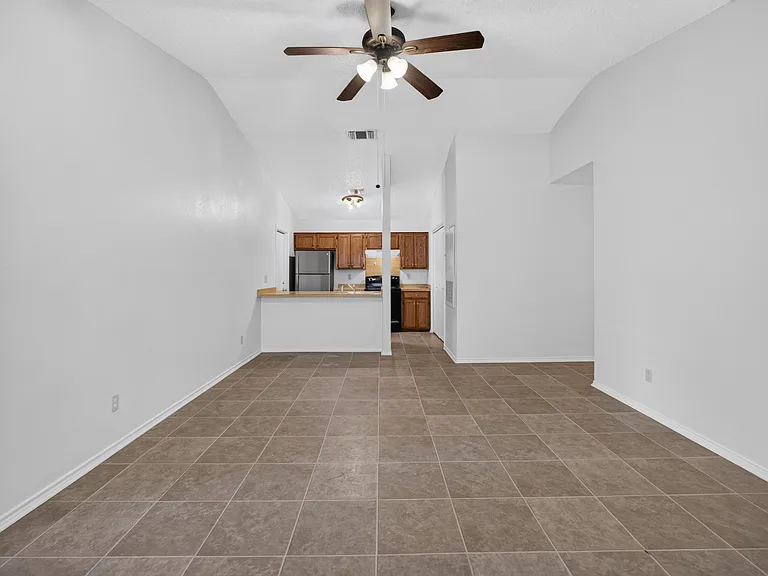 1115 Lombard Ln — Photo 18