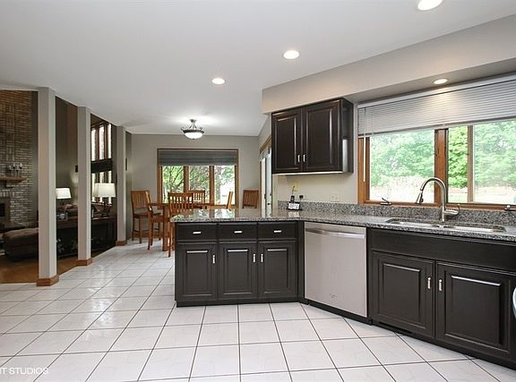 5th image of 610 Pine Grove Ct