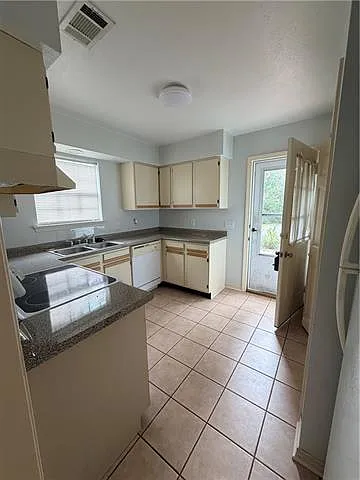 2 bed, 2.0 bath, 1200 sqft, $1,400 — Photo 4