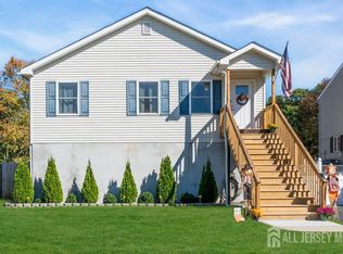 35 Willow St, Port Monmouth, NJ 07758