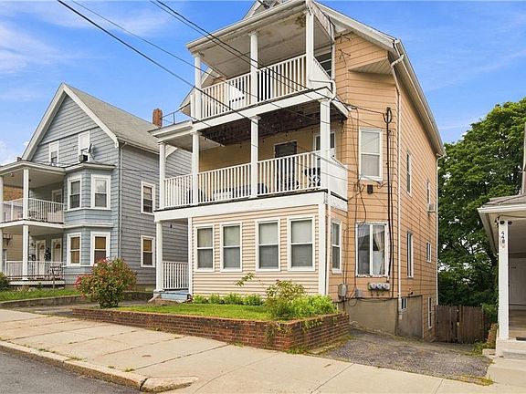 3rd image of 444 Carrington Ave