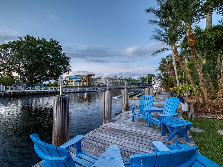 1733 Coral Gardens Dr — Photo 1