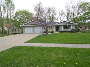 206 Pecks Ct, Walworth, WI 53184