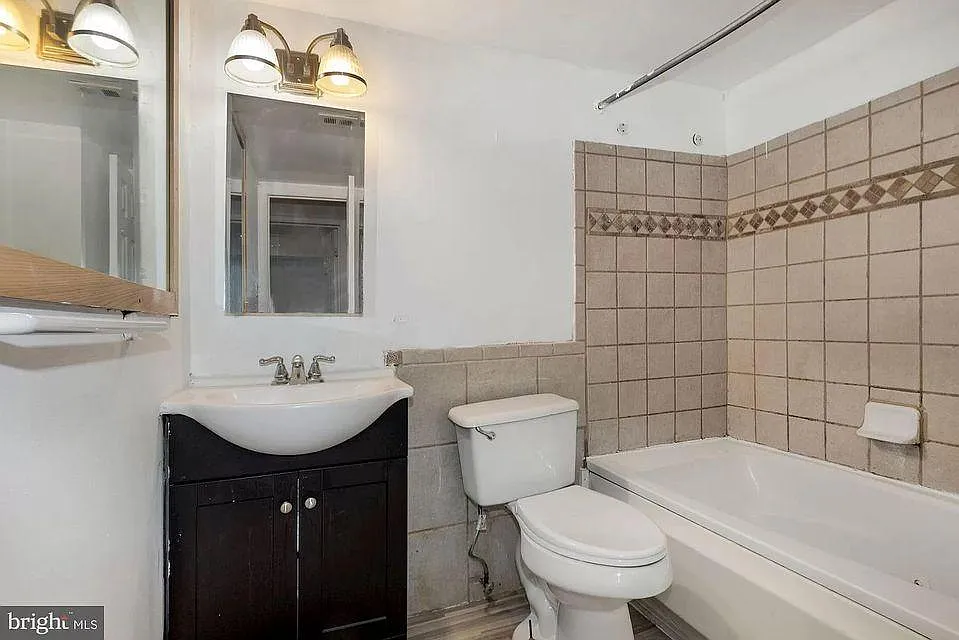 5217 Newton St — Photo 2