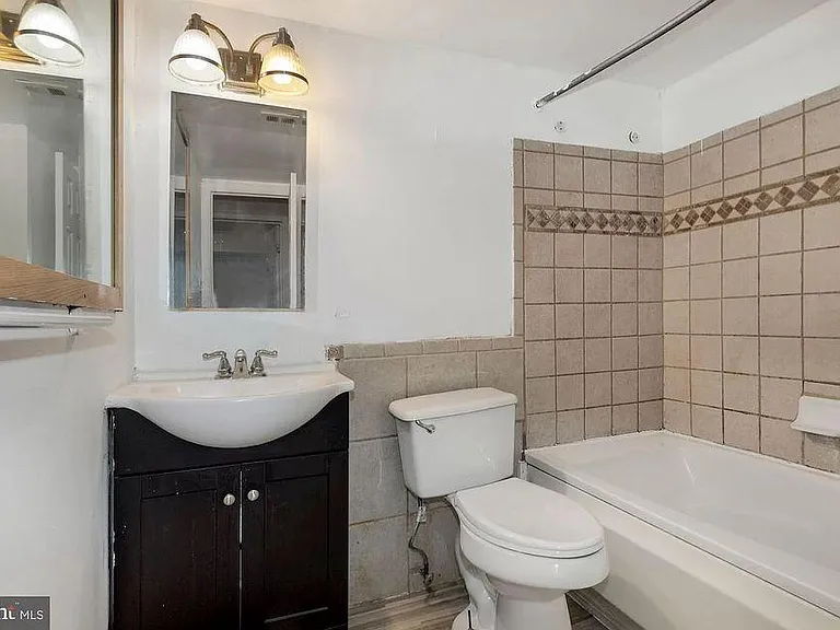 5217 Newton St — Photo 2