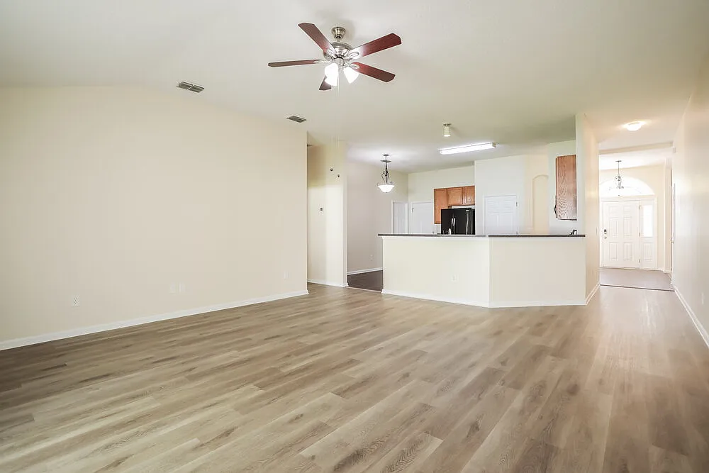 4 bed, 2.0 bath, 2177 sqft, $2,280 — Photo 4