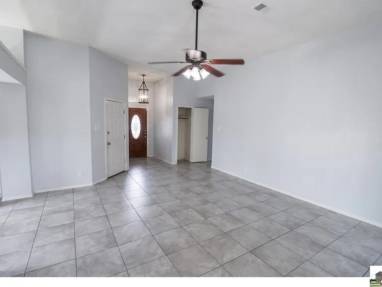 2702 Cactus Dr — Photo 2
