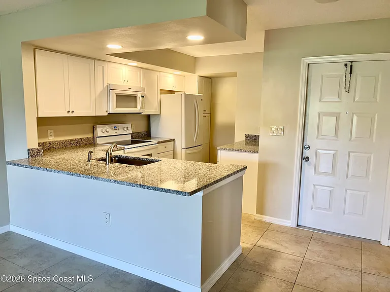 1059 Country Club Dr #611 — Photo 7