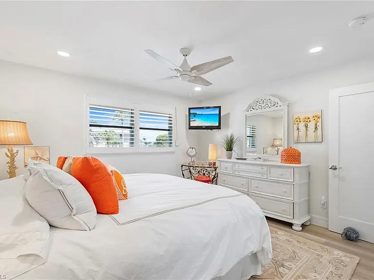 1910 Gulf Shore Blvd N #204 — Photo 23
