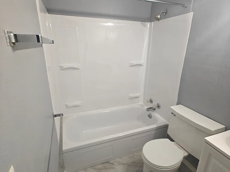 210 E Mulberry St #8 — Photo 4