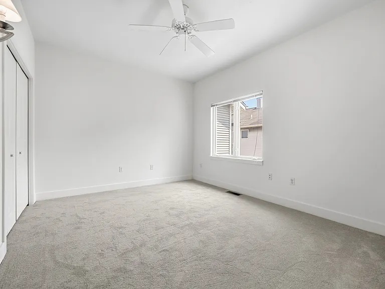 251 Carron St — Photo 20