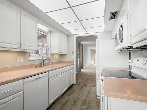 3rd image of 1012 Pearce Dr Unit 207
