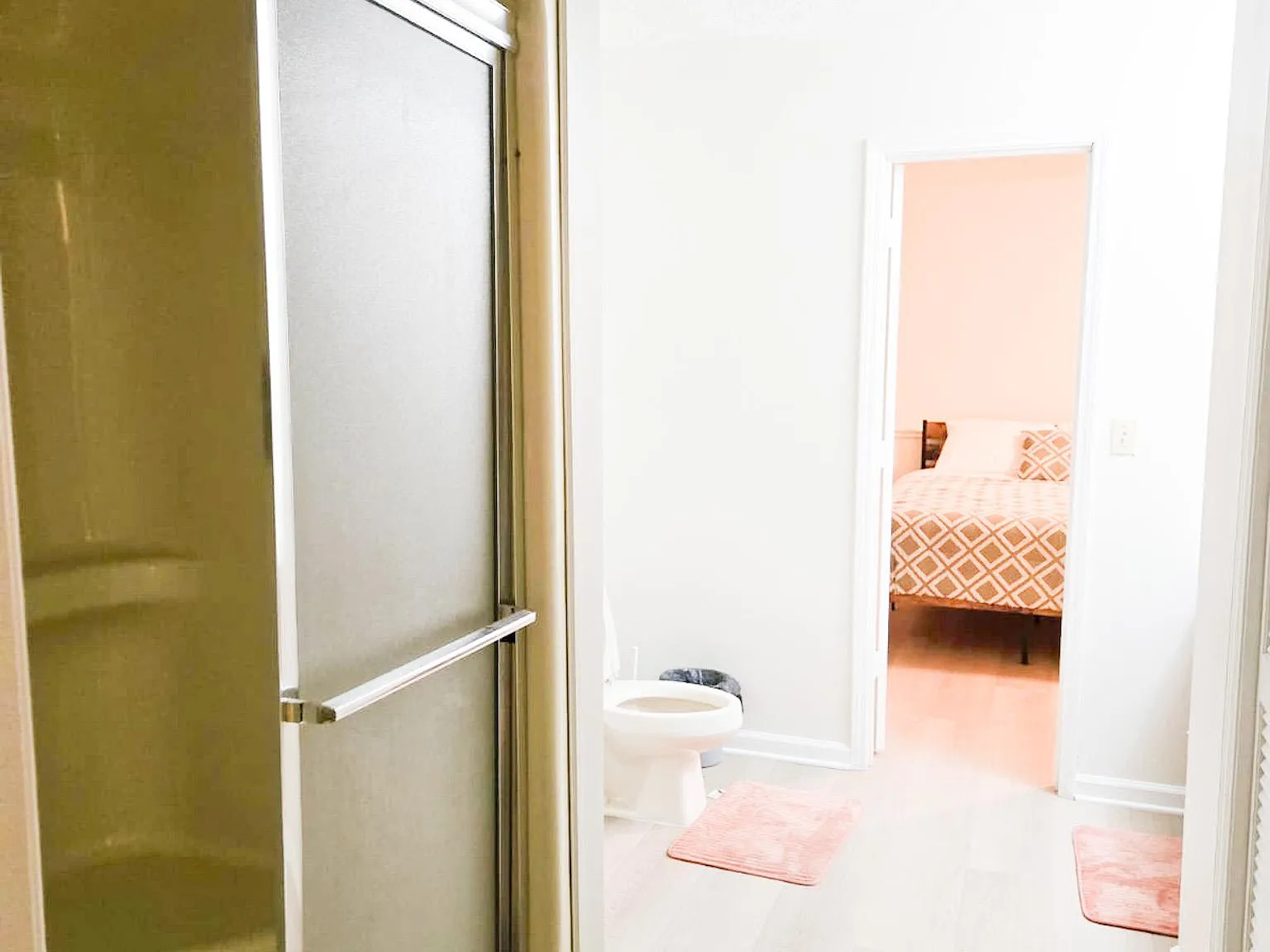 4 bed, 1.0 bath, 3000 sqft, $862 — Photo 3