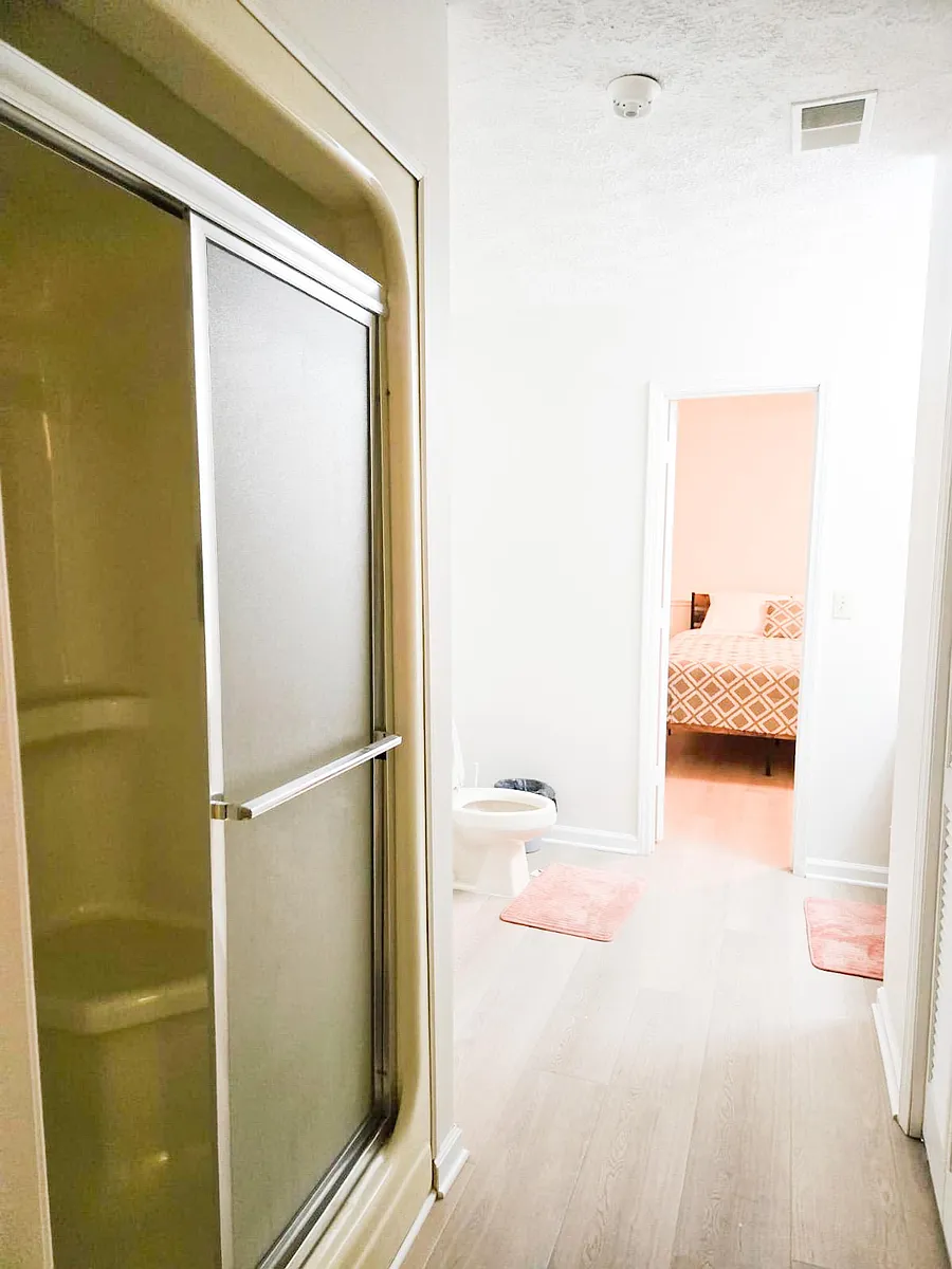Shared Bathroom - Pine Valley Rd