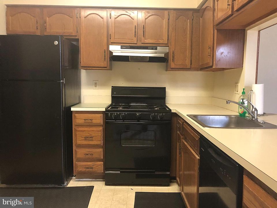 2nd image of 808 Harwood Ct