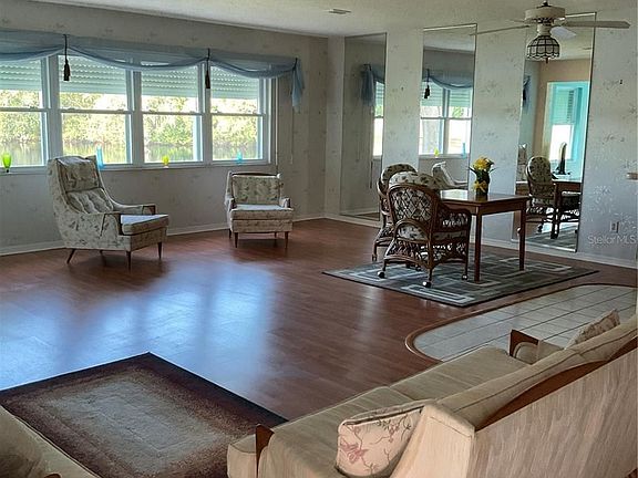 5th image of 2327 Gainesborough Loop #2327