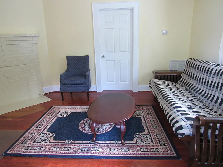 705 W Markham Ave #B — Photo 3