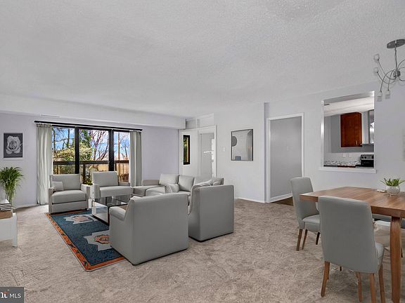 4th image of 201 Yoakum Pkwy APT 52