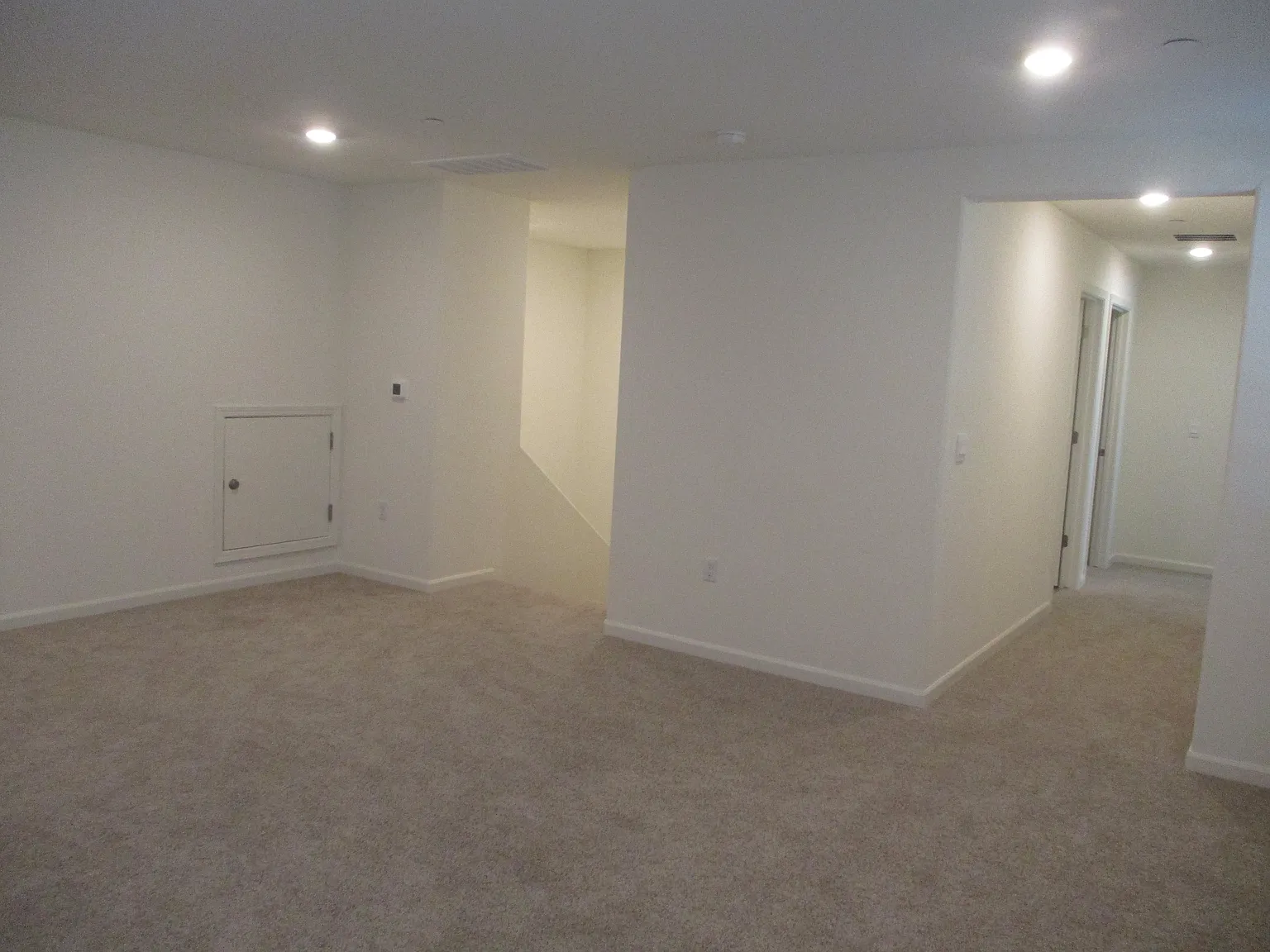 5 bed, 2500 sqft, $3,300 — Photo 4