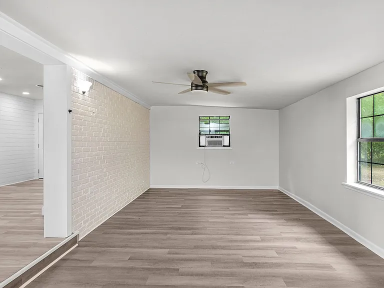 3760 Bayou Blvd — Photo 7